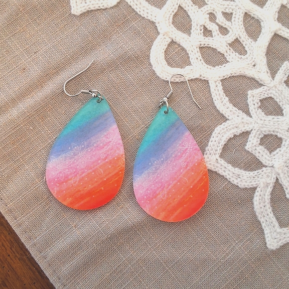💥SALE💥NEW Rainbow Color Dangle Earrings - Picture 4 of 4